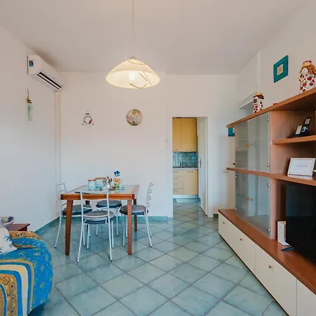 A Few Steps To La Pelosa Paradise *